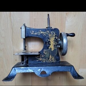 Casige 1930s German Vintage Sewing Machine Model 25, Little Red Riding Hood/Wolf